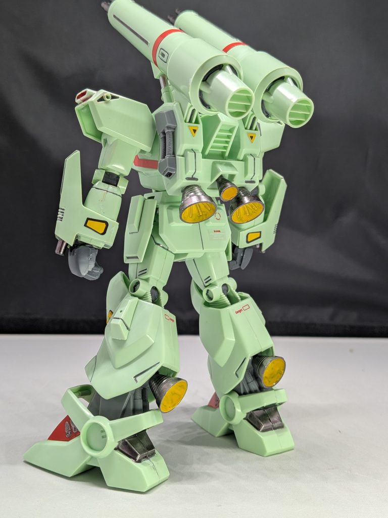 後ろのバーニアもガンメタル、中もイエローで塗りましたが汚くて申し訳ない😅