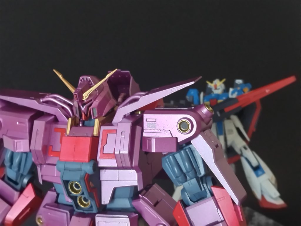 狙撃されて〆。箱を開けてパーツを見たときはどうすんのコレとなりましたがなんとか完成までこぎ着けました。巨大機は積んでしまったら大変ですが達成感ありますね。