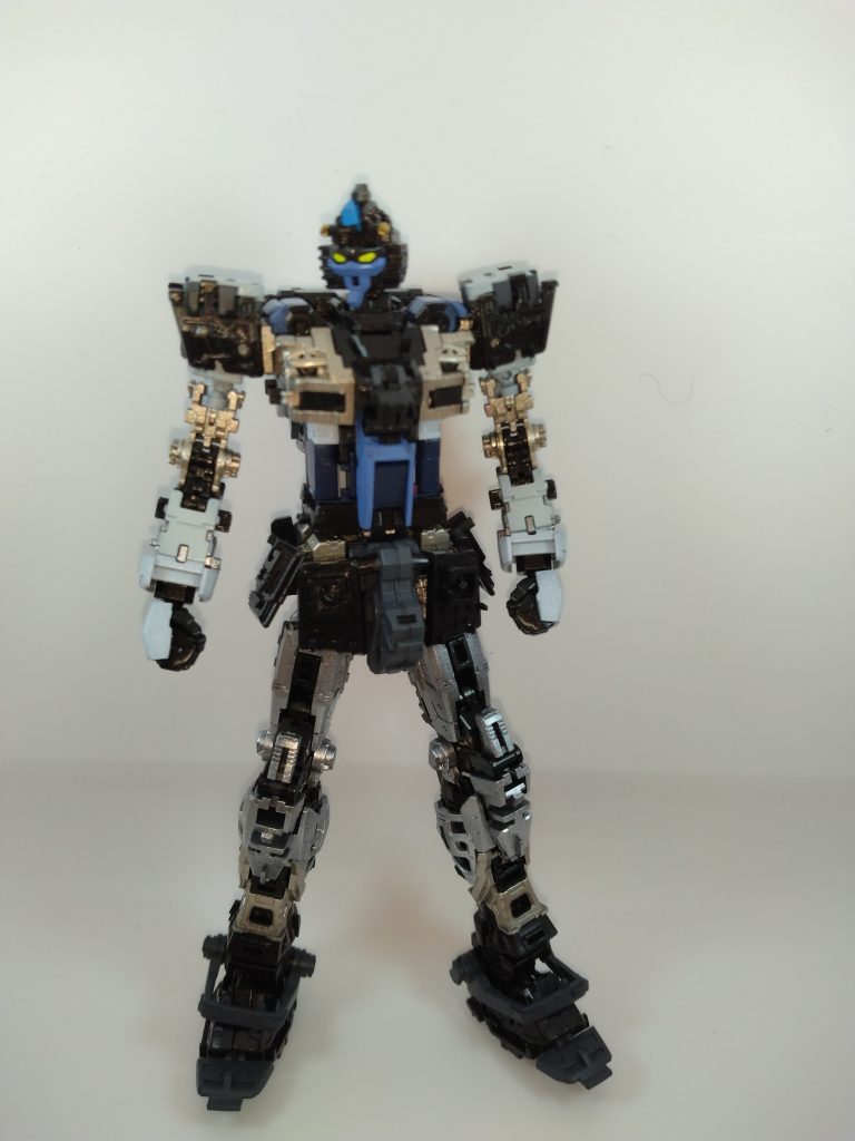 このキットはフレームにかなりこだわりを感じました。せっかくなのでフレームを3色で塗り分けました。