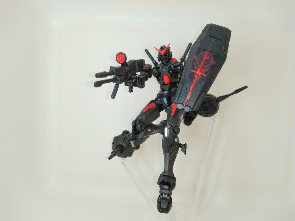 水性ホビーカラーのGQuuuuuuxダークグレーなる新色と、ファントムグレーの2色で塗り分けています。