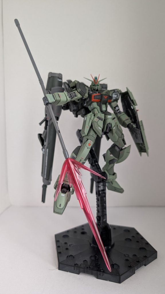 塗装はしましたが、素組でも十分にカッコ良いキットだと思います。楽しく製作できました(gundam-kao6)