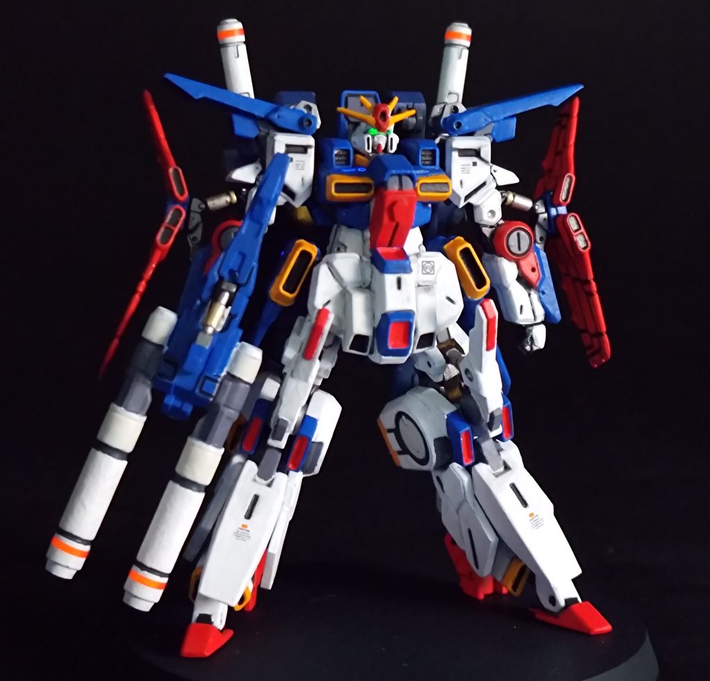 カメラアイはメカカラーの蛍光グリーンで。隈取りはスミ入れだけでもそれっぽくなったのでOKとしました。(エナメル黒で塗りたかったけど難易度高そうで辞めました)