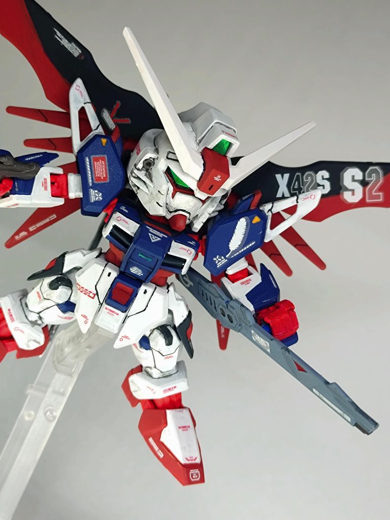 名もなき長距離ビームライフルも展開状態。グリーン系統の配色だと見た目ががちゃつきそうだったのでネイビーグレーで塗装してます。