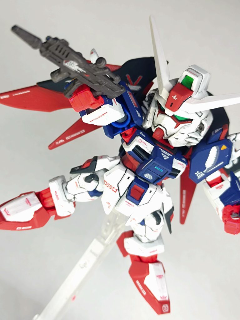 お約束のペラペラビームライフル。さらに、このキットはシールドとエフェクトパーツが付いてなかった…パルマフィオキーナ欲しかった…