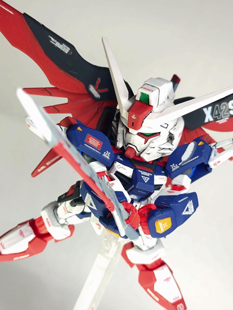 アロンダイトは展開状態&ビーム刃付きで付属はしてます。マウント時の違和感は凄いけど構えさせるとこのカッコよさ。