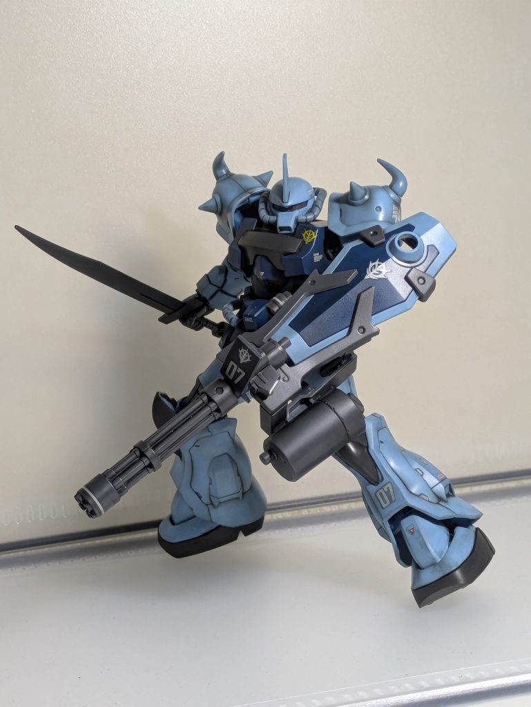 モノアイが見えないと思いますが、ピンバイスで穴を開けて他キッドの余剰パーツとして、ビームサーベルを使って埋めました。汚し加工の雰囲気にぴったりな暗さになりました。