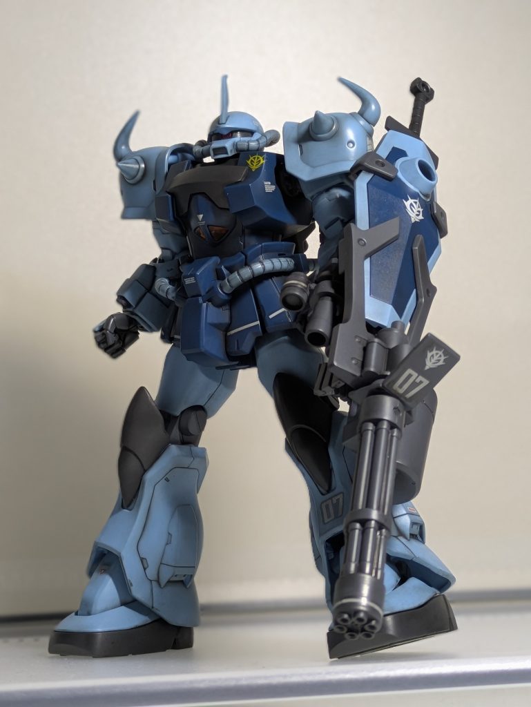 素組み状態で妻に見せたら「安っぽい」と一言。安っぽいからこそ、仕上がり方が試されるキッドだと作りながら思いました。ジオン系はいじりがいがあるので、今後も研究してガンプラ製作に挑もうと思います。