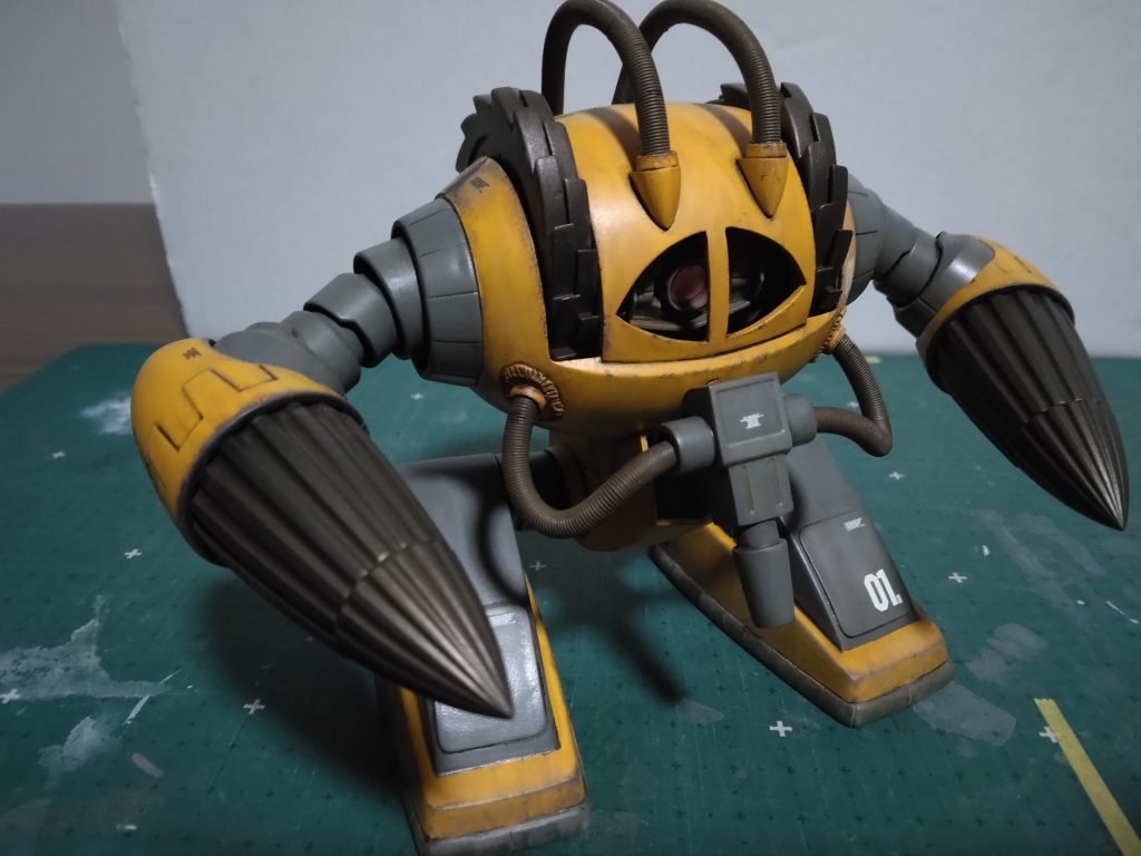  会社名のデカールを自作して腕部と脚部に貼ったのですが、その会社が実在のものであったため、社名の写真は載せていません。個人的には一番のアピールポイントでした…