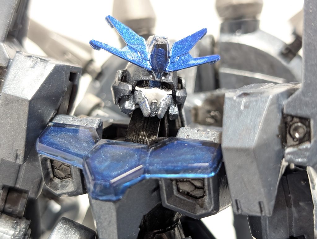 今回は、試しにモノアイに改造してみました。