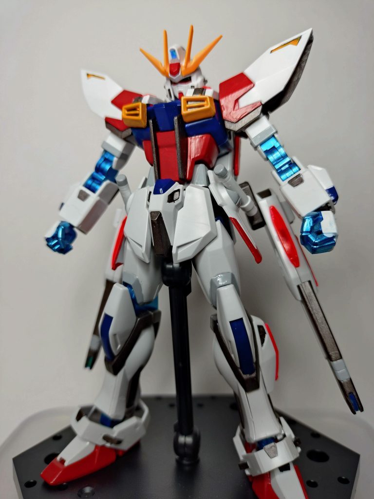 リペイント前。部分塗装仕上げです。このメタリックブルーはガンプラマーカーなんですが、こっちの方が明るいので綺麗に見えますね
