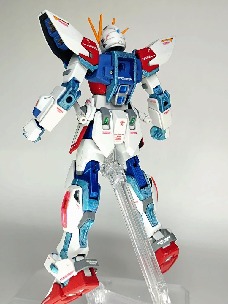 白…オフホワイト赤…モンザレッド青…エアリアルブルー黄…ハイネオレンジ灰…ニュートラルグレー黒…ジャーマングレーメインフレームすべてメタリックブルー+ホロブルーで塗装し、RGシステムを発動させてみました。