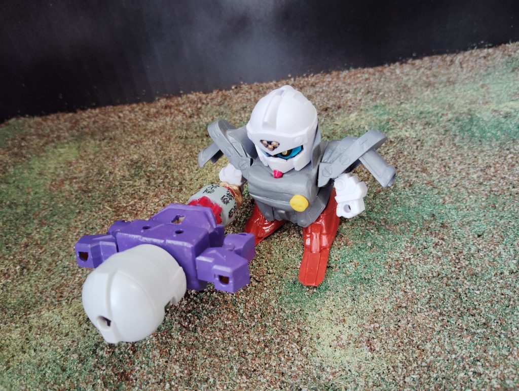 バランスを取るために脚部はスキー板に改造これで倒れません