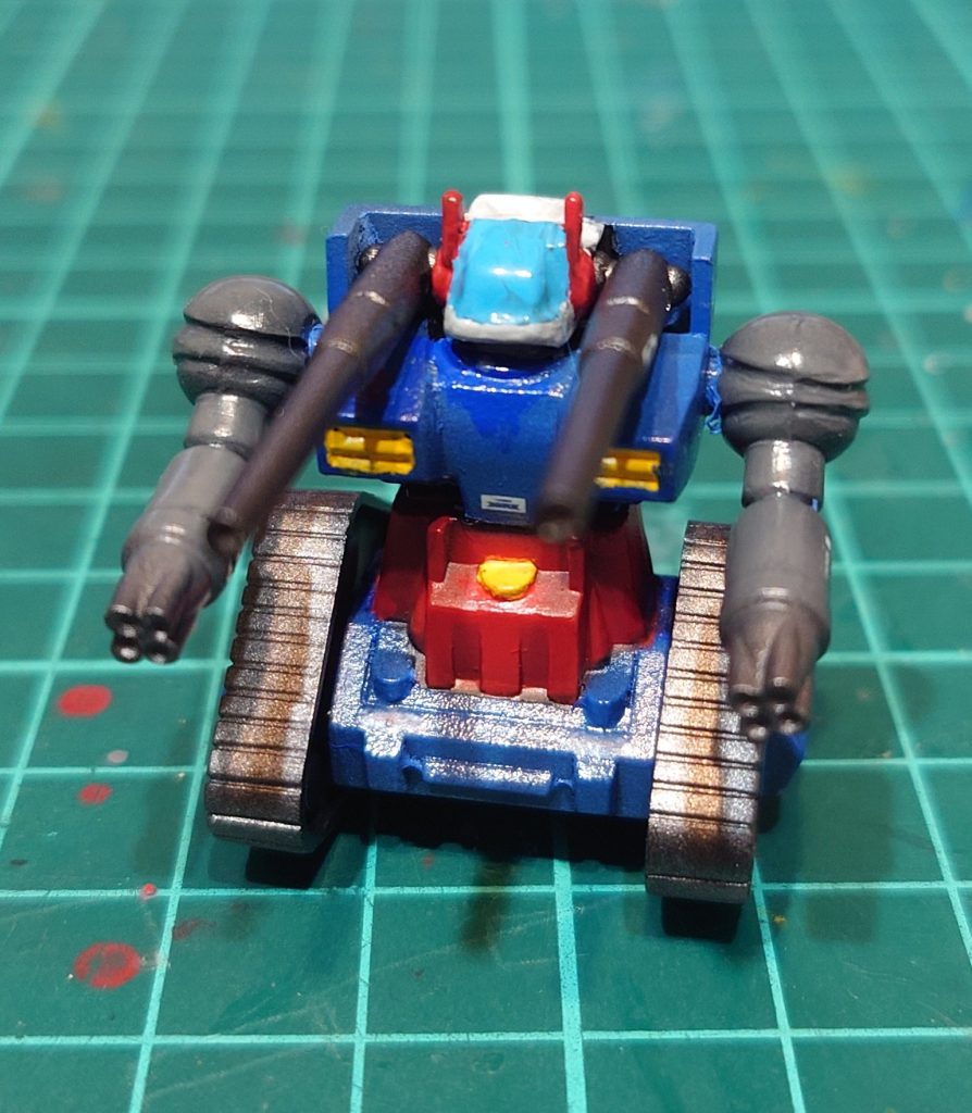 塗装して何か所かデカールを貼ってみました。