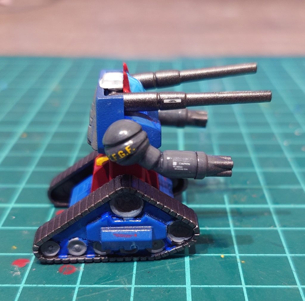 小さいので逆に塗りが難しいですね