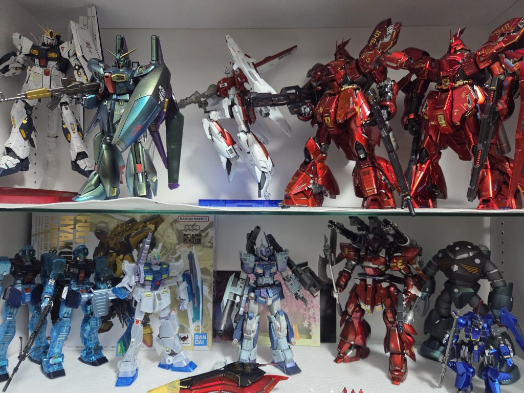 うちのマスターグレード君達😆バンナムさんのプラモがもっと普通に手に入ってたら、きっと中華メーカーの付け入る隙は無かったのかもしれないでも、良いものはいいので中華プラモとガンプラを作り続けて行きたいなと宣言します