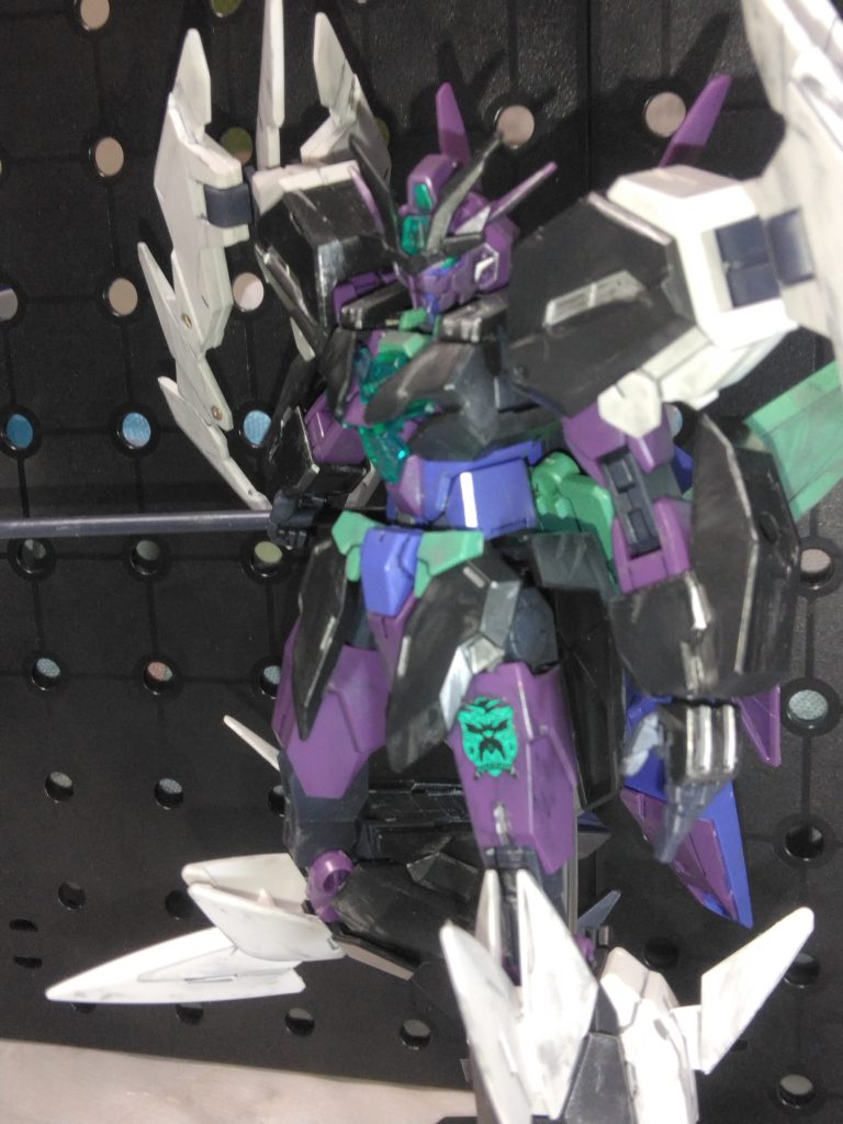 アップで見れば、コアガンダムⅡもⅡ+になって、少しだけ違いが見えるけどほぼコアⅡにしか見えない😓太股のリライズマークはG-3カラーのコアⅡから余ったシールを拝借。