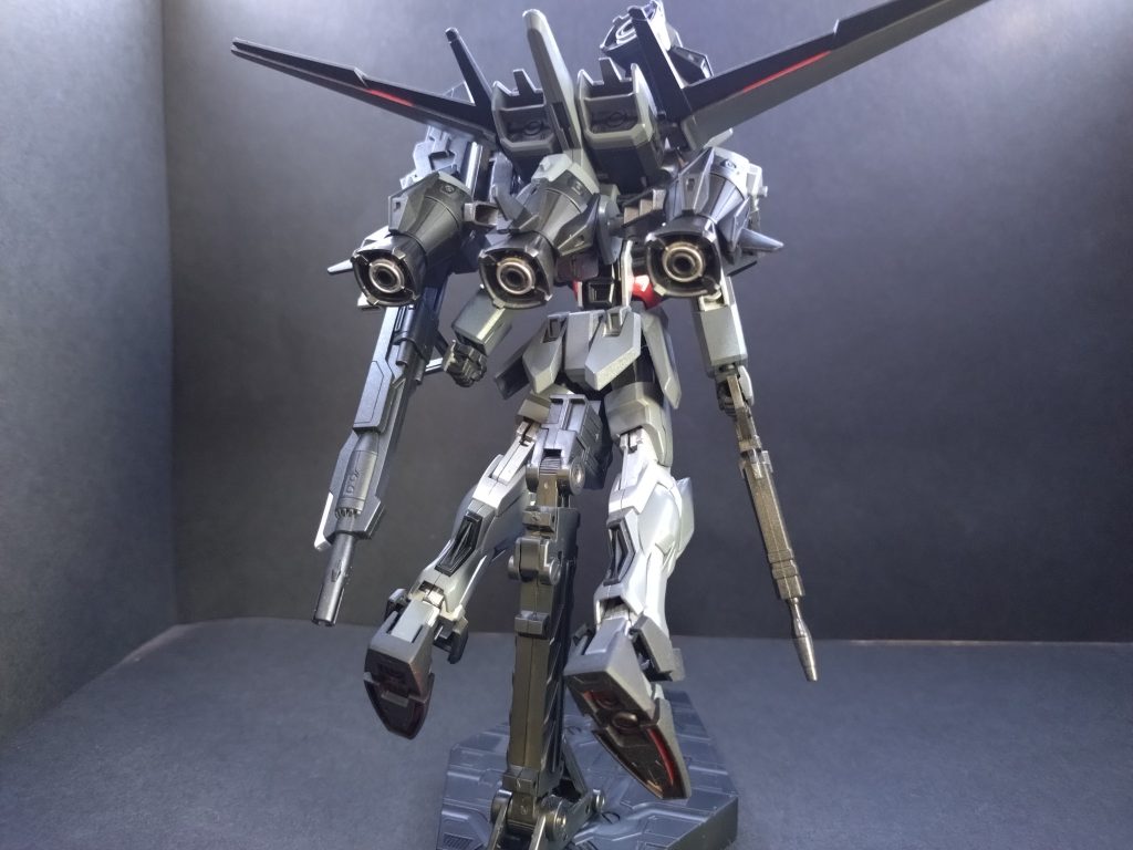 ガンバレルはバーニア代わりとなり、機動性が向上しています