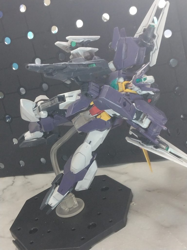 目が見えるカットも良いんですが、アンテナでツインアイが隠れるような感じも射撃機体の良いところだと個人的に思う。