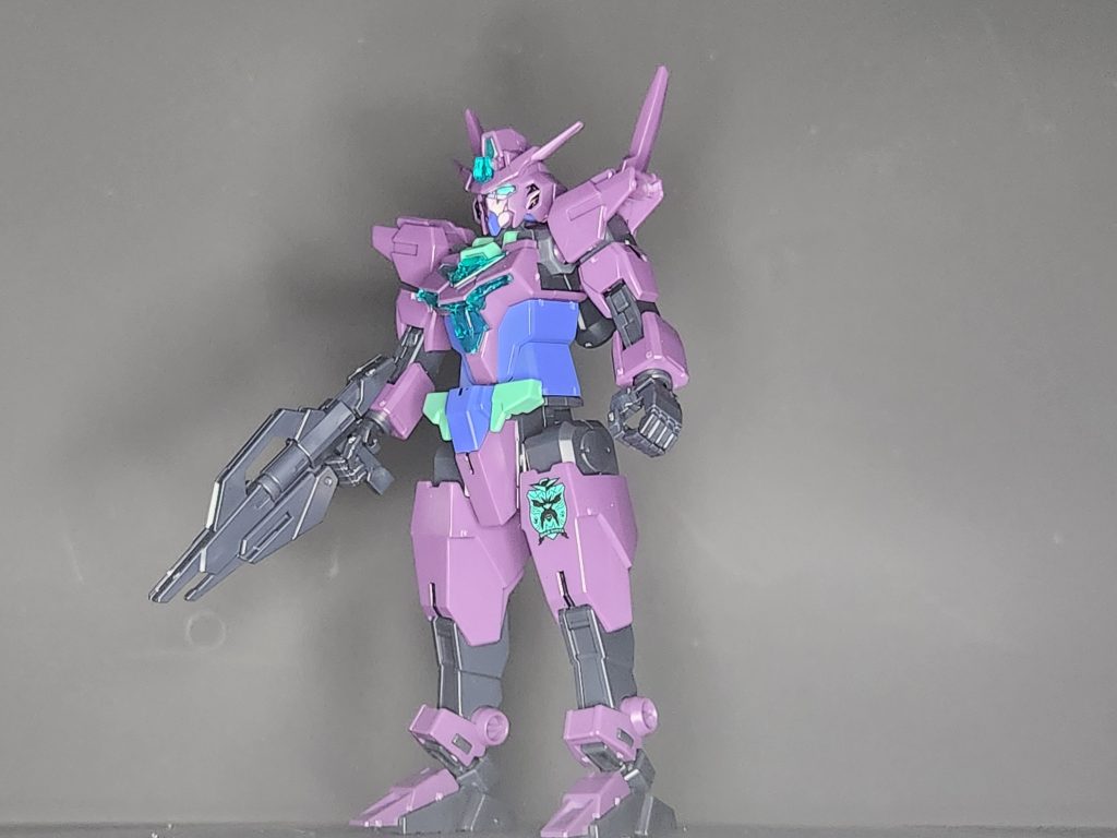 コアガンダムMk-Ⅱ+。顔つきと色で随分印象が違いますな。左太ももにはダイバーズのマークのデカール。