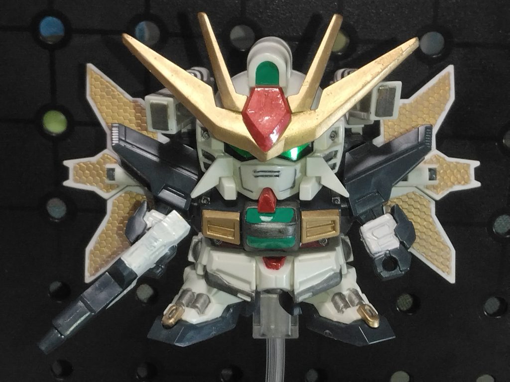 かなり昔のSDキットなので、色分けは最小限、関節可動もなし。でもGジェネをやっていた身としては今のめちゃくちゃ動くSDキットよりも置物に近いSDが好み😅しかし、発掘したときにはシールドが行方不明になっていたのが残念。