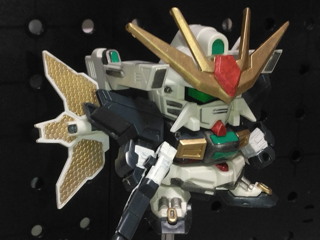 制作したHGダブルエックスやロボット魂を参考に色味を追加。リフレクターの塗装はシールより自然なカラーで良い。