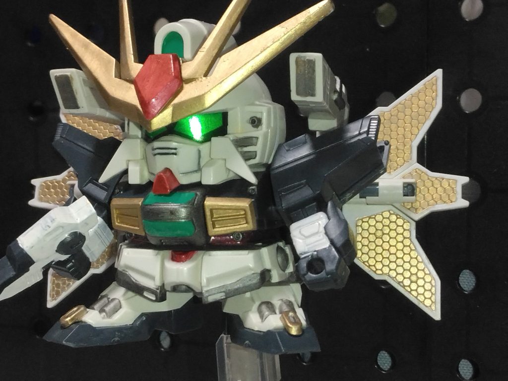 自分のやっていたGジェネでは、ウイング勢が参戦するルートとエックス勢が参戦するルートを選ばなければいけない作品で、悩み結局データを二つ作りどっちのルートも遊んでいましたね…懐かしい。あの頃は初Gジェネだったので、シナリオが作品ごとに少ししかない中でそれぞれ印象的な話数が盛り込まれていましたが、小さい頃はよく知らず😅本編を見て、これGジェネのやつだ!となりましたね。Xだとダブルエックスに乗り換えるシナリオと最終決戦のサテライトキャノンの撃ち合いがGジェネXルートでは印象深い。