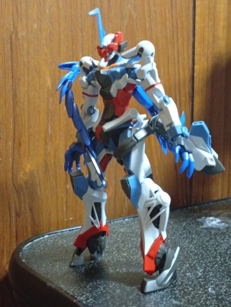 制作中の段階。ここから塗装にあたって尻尾と角の意匠はボツにしました。