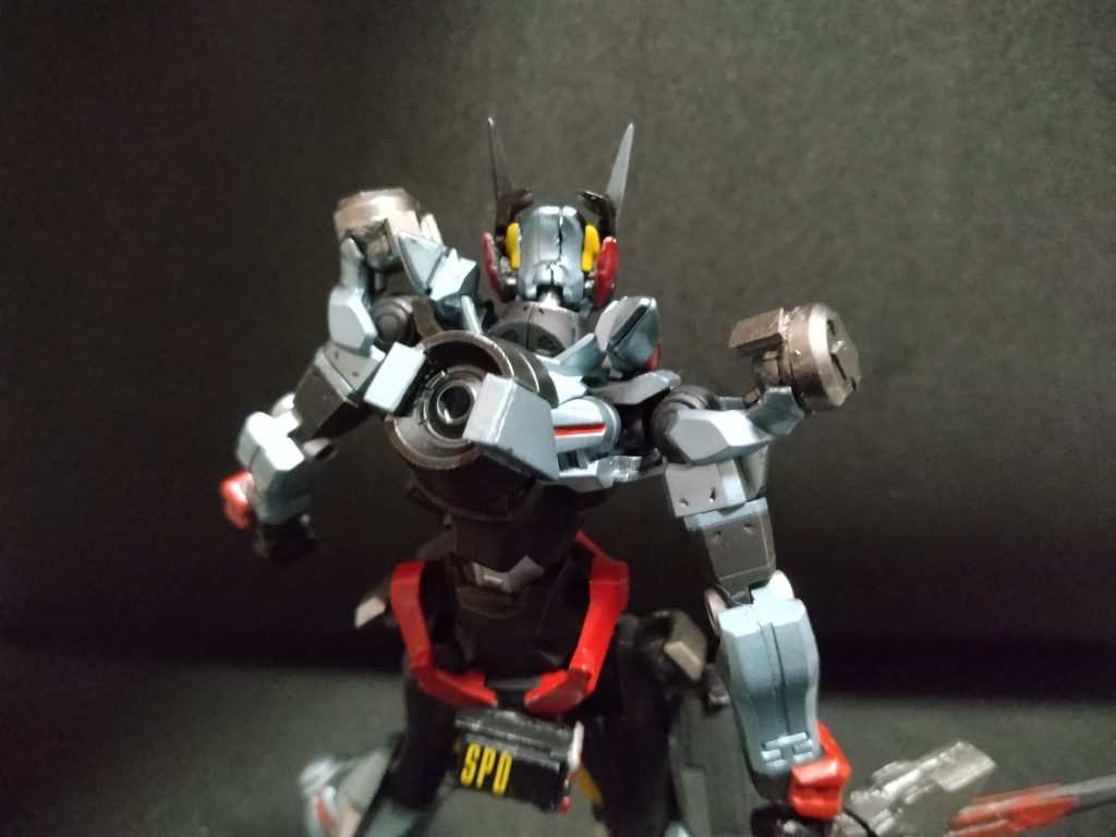 背面。コアガン系のオプションパーツをベースに改造。元ネタは黒1色の背中ですがガンダムですしでオリジナルカラーリング