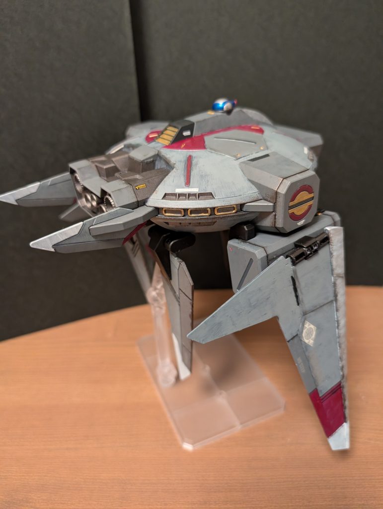 てっぺんに機銃台座みたいのが付いてましたが、なんとなくバランスが悪く感じたので、銃砲をカットしてなんとなくドロイドの頭っぽく変えてみました。分かりにくいですけどね🤭