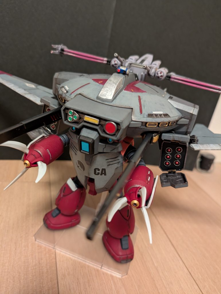 HGなのに飾る場所に困る大きさのガンプラでした。
