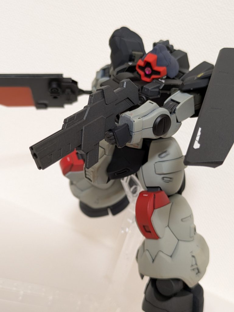 カスタムということで、シールドとライフルを装備普通のグロウスバイルは白兵戦特化ですが、射程の広さは多少あったほうができる対応も増えます