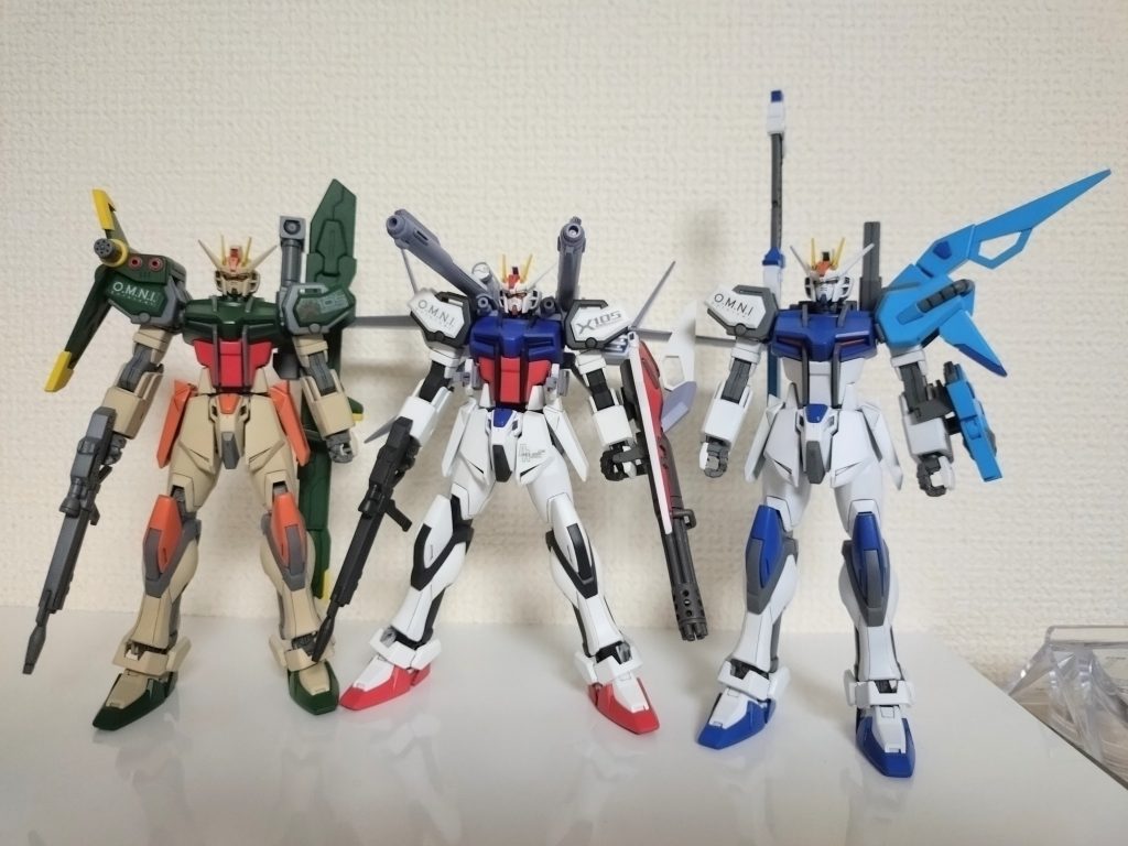 我が家のEGストライク達。組み立て楽ちんなのでつい量産してしまう