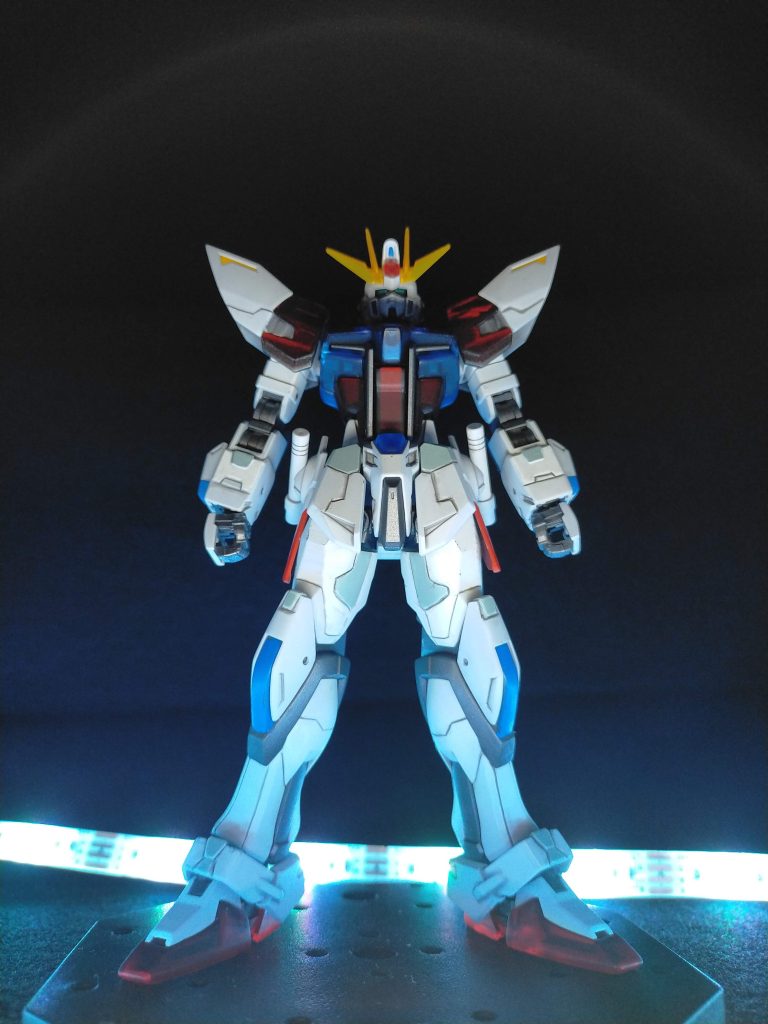 クリアパーツ有のガンプラをどう作るか、そこに注力した…かったはずの作品です。