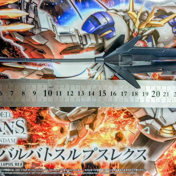 2025年 7月11日(土) 積みプラのガンダムバルバトスルプスレクスを仮組み＆自分好みのガンダムバルバトスルプスレクスを製作開始する。  2017年の交通事故に、遭う前に1回全塗装＆スタイル改修で作った事があった。今回は、その時と違う改修方法で製作する予定です。  当時は、面倒くさくて妥協した胸のボリュームUPを今回はした。ランナータグやプラ版で、左右合わせて約9ミリ幅増し。襟は、キッドをチョン切ってプラ版で作り変える。  上半身は、大体形になったから現在は下半身を手を加え始まっています。 武器の超大型メイスは、画像では約5.5センチ延長しています。現在は、鋭利に加工中です。『ビルダーズノート』の『ガンプラ製作中』にも投稿しています。（7枚目）