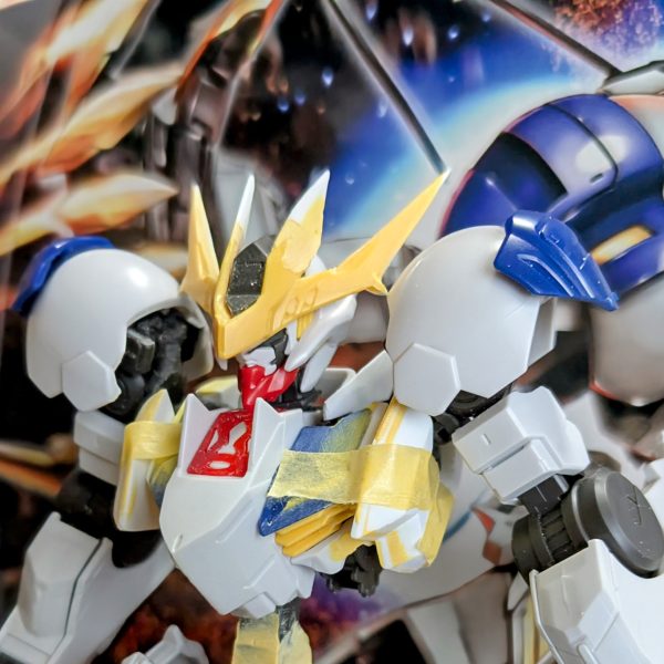 2025年 7月11日(土) 積みプラのガンダムバルバトスルプスレクスを仮組み＆自分好みのガンダムバルバトスルプスレクスを製作開始する。  2017年の交通事故に、遭う前に1回全塗装＆スタイル改修で作った事があった。今回は、その時と違う改修方法で製作する予定です。  当時は、面倒くさくて妥協した胸のボリュームUPを今回はした。ランナータグやプラ版で、左右合わせて約9ミリ幅増し。襟は、キッドをチョン切ってプラ版で作り変える。  上半身は、大体形になったから現在は下半身を手を加え始まっています。 武器の超大型メイスは、画像では約5.5センチ延長しています。現在は、鋭利に加工中です。『ビルダーズノート』の『ガンプラ製作中』にも投稿しています。（2枚目）
