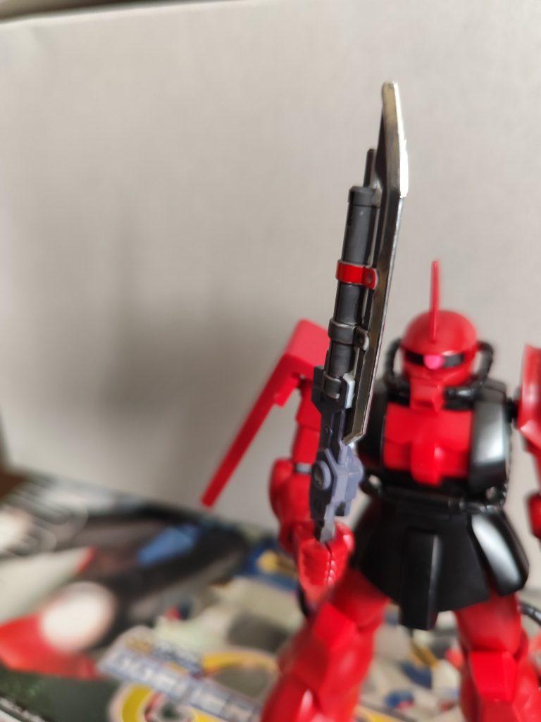 本物のハクジと違い、小さいのでギャンのサーベルのように持たせられます。カラーは、エグザベ機ではなく、量産機カラーにしています。