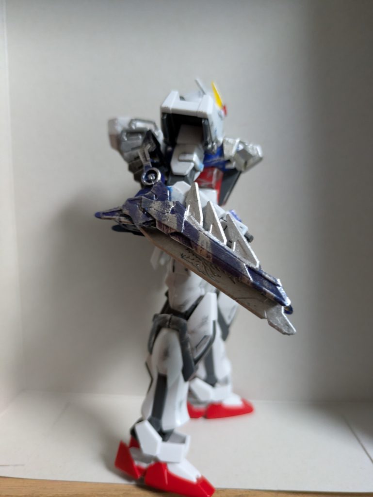 武装はSDガンダムの龍尊劉備ユニコーンガンダムの武装です