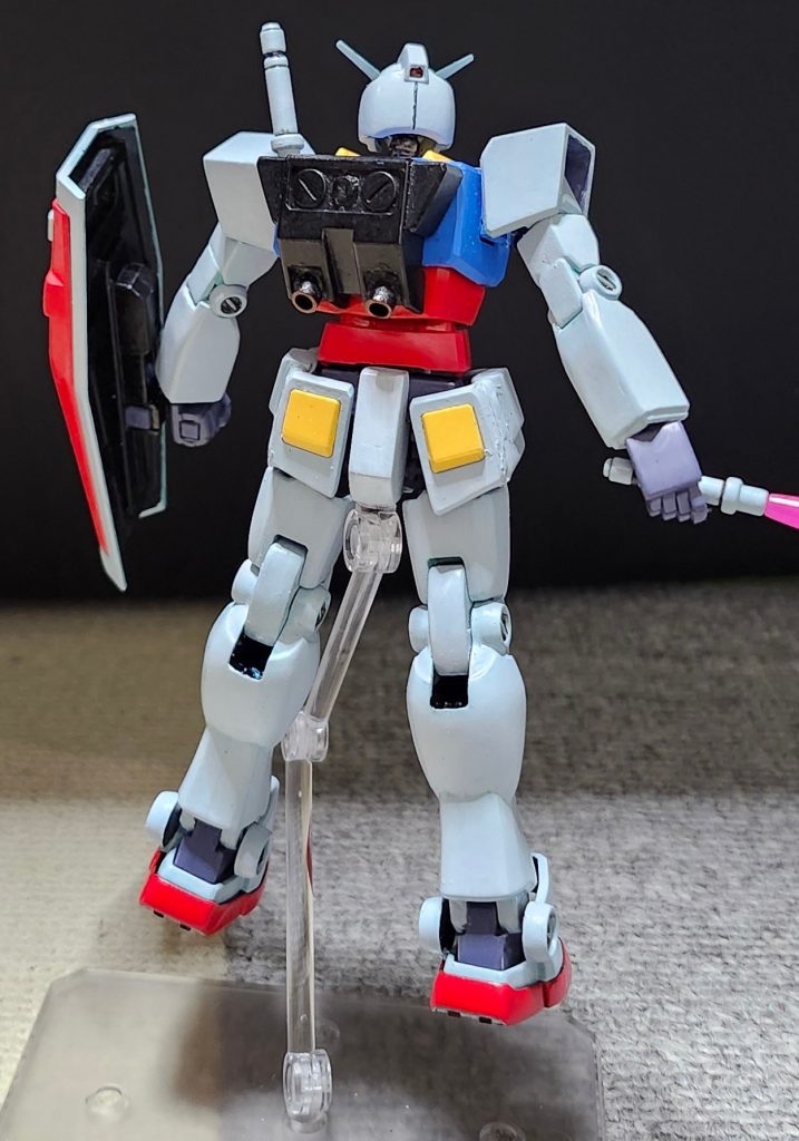 ~改造ヵ所その2.~ランドセル、、、バーニアをプラパイプに変更。フロント、サイド、リアアーマー、、、プラ板でかさ増しさせて、一体化。足首のジョイント、、、肉抜き部分をプラ板を貼り、Cジョイントに干渉しない様に加工。太股、、、プラ板を貼り、少しだけサイズアップ。首のポリキャップ、、、真鍮線を通しプラ板で高さ調整。