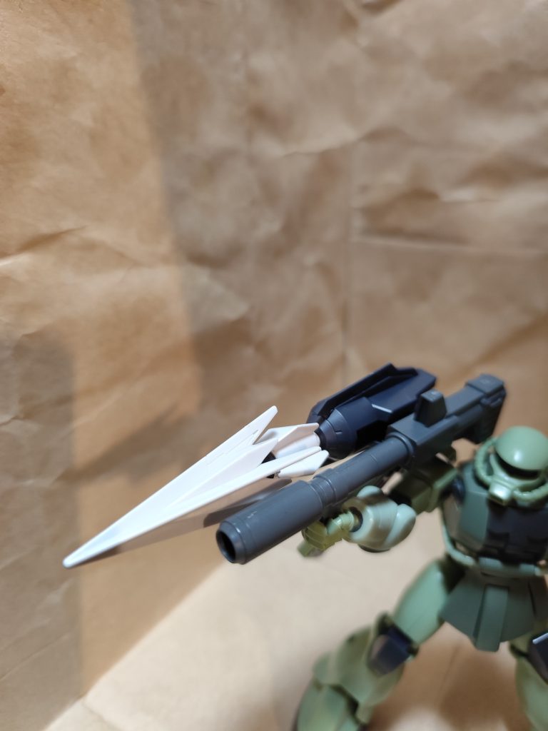 ジークアクスのニュータイプ部隊はギャンにハクジだったので、コンセプトだけ頂いて、バズーカにランス（ドリル）を追加した複合装備です。さじ加減が難しく、武装を追加しすぎると強すぎるので、これぐらいの武装にしておきます。