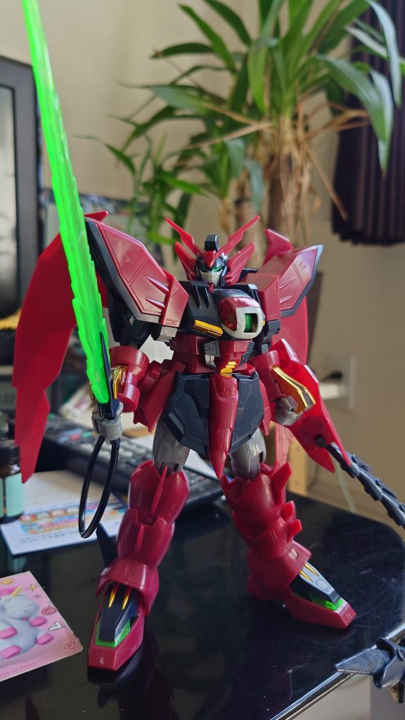 当時結構遊んでいたので間接がゆるゆる…ビームソードを持たせるのが困難でした😅