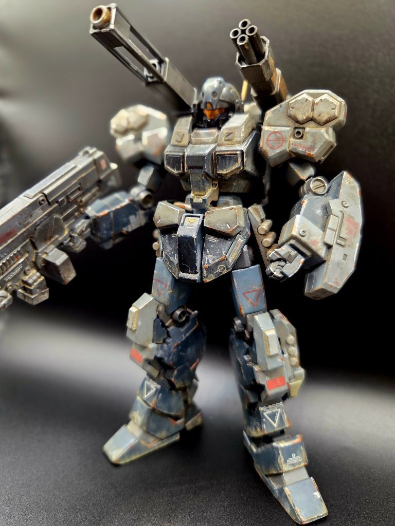 このキット、プロポーションもバランスも武装も素晴らしく、また作ってみたいです。次はピカピカパキパキの、完成したばかりの設定で作ってみたいと思います。