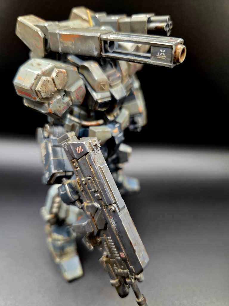 フィルタリング、ウェザリングはMR.ウェザリングカラーで、チッピングはラッカー塗料を筆塗りで、煤汚れや砂汚れはタミヤウェザリングマスターとクレオスの八雲でしてみました。