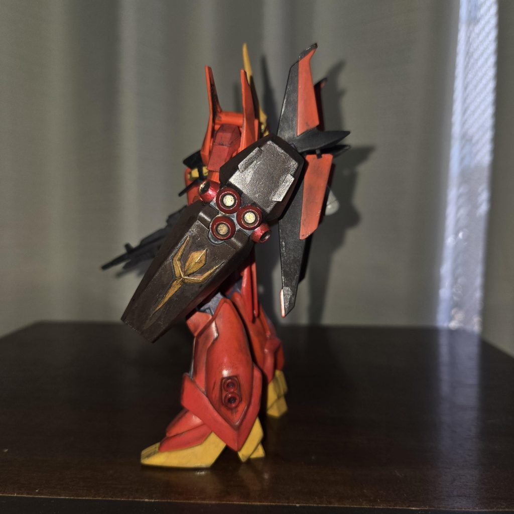 シールドのマスキング失敗したのでウェザリング大盛になっています(笑)