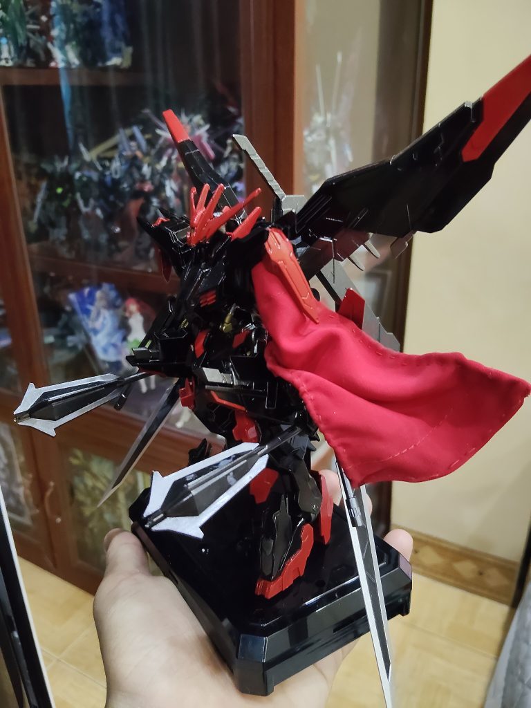 Make extra cloaks with fabric and thread 