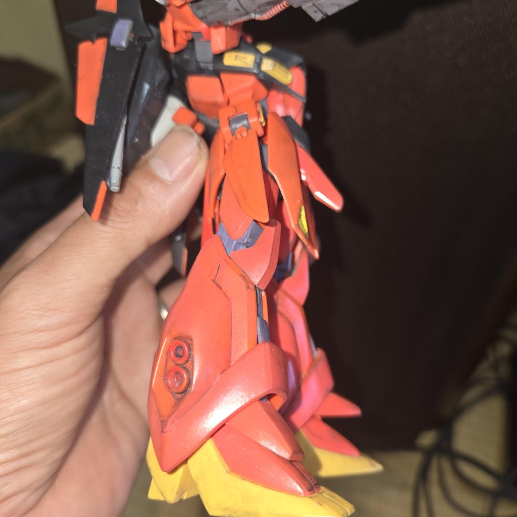 古いキットなのでポリキャップが剥き出しとかイロイロ難は有りますけど、スタイルとか差し替え無しで変形分離出来るとか良く出来たキットです。自分は塗装剥げ怖くて出来ませんけど(笑)