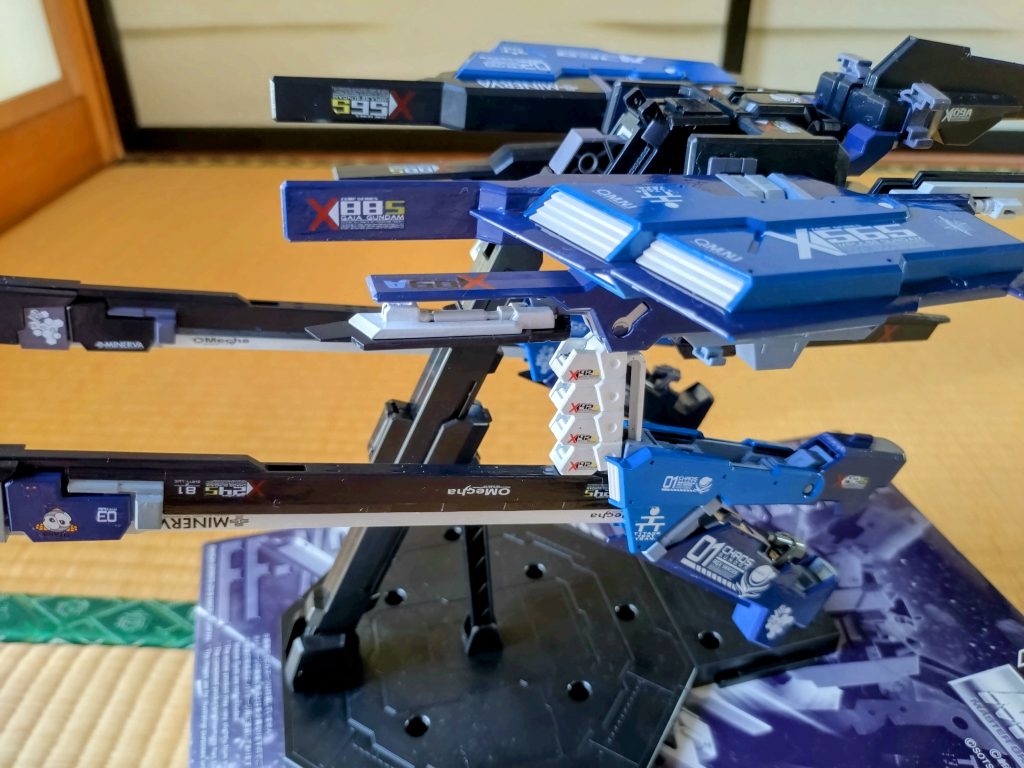 今作は、ヘイズルに装着を考えずに、この状態で飾ろうと思い、細かい部分もデカール貼りまくりです。