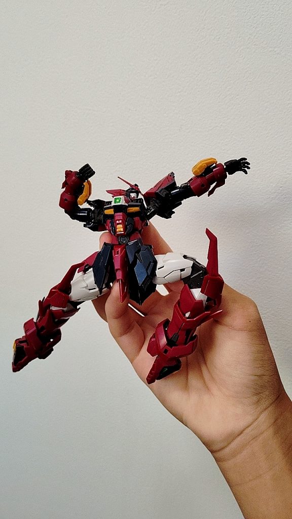 作品名：<p>ガンダムエピオンの可動を活用して、ポージングしてみました。このキット、よく動くなぁ！</p>