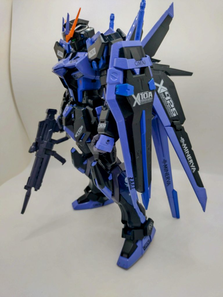 仕上げは、トップコートの光沢で。