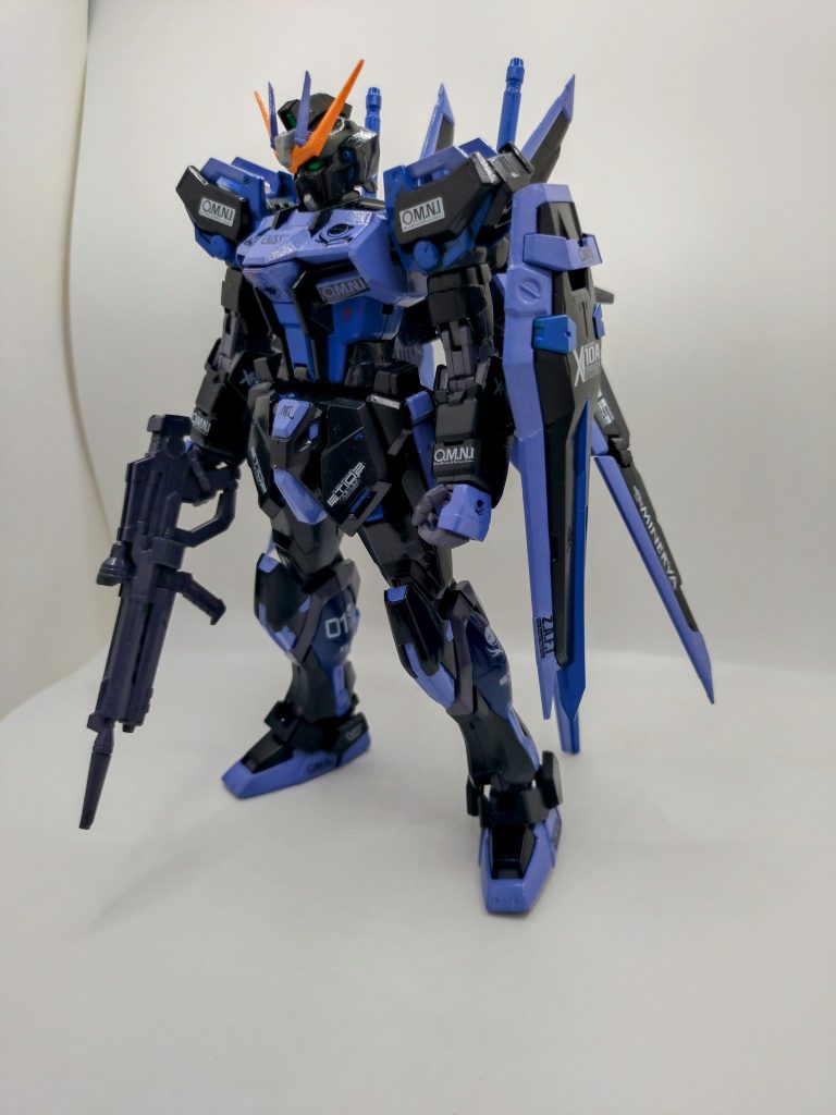 あまり色々な色を使わずに、ある意味シンプル?に仕上げてます。