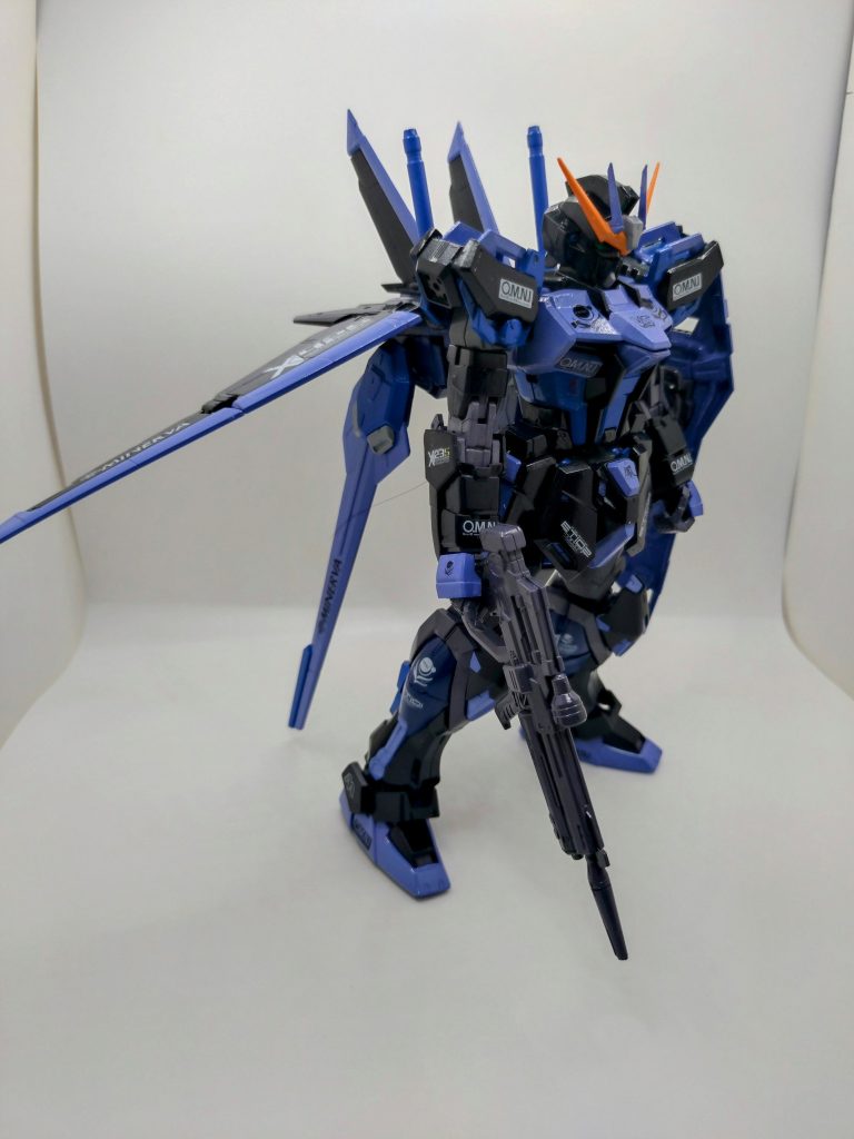 カラーリングは、ダークで悪組?のエールストライクをイメージして構想して塗装した感じです。